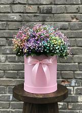 Цветочная композиция из Гипсофила и Розы в шляпной коробке в Калиновской