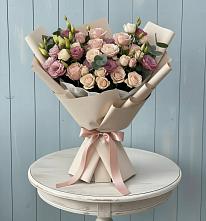 Букет цветов из:  Розы и Лизиантусы в Калиновской