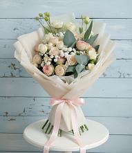 Букет цветов из:  Розы и Лизиантусы в Калиновской