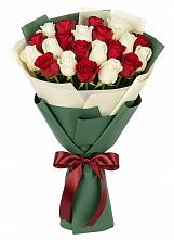 Букет Микс из красных и белых роз в Калиновской