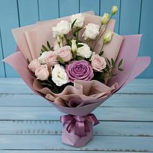 Букет цветов из:  Розы и Лизиантусы в Калиновской
