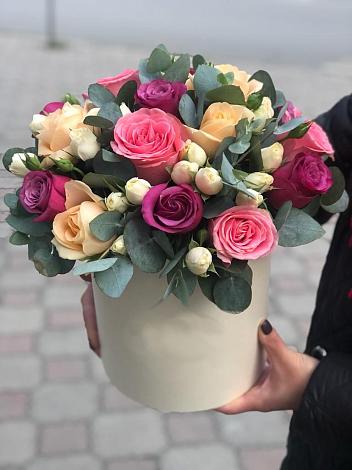 Цветочная композиция из Розы в шляпной коробке в Калиновской