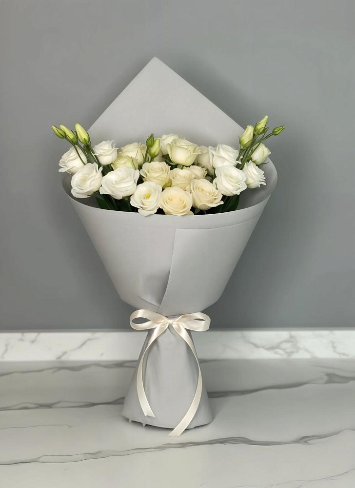 Букет цветов из: Розы и Лизиантусы в Калиновской