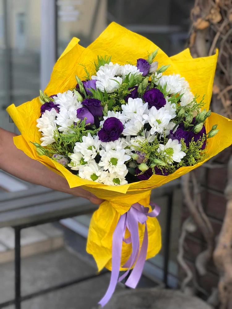 Букет цветов из: Ирисы, Хризантемы и Ромашки в Калиновской