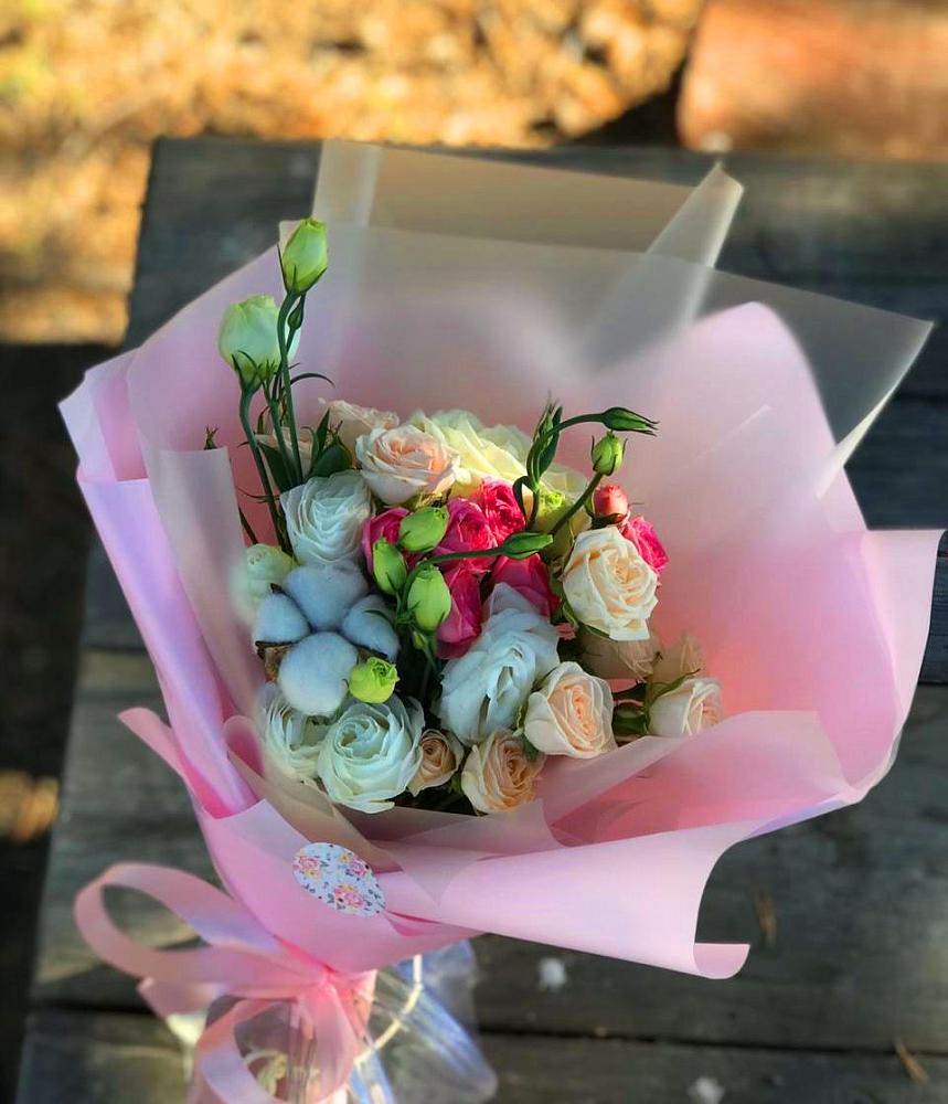 Букет цветов из: Розы и Лизиантусы в Калиновской