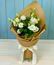 Букет цветов из:  Хризантемы и Лизиантусы в Калиновской