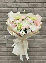 Букет цветов из:  Гвоздики, Розы, Лизиантусы и Хризантемы в Калиновской