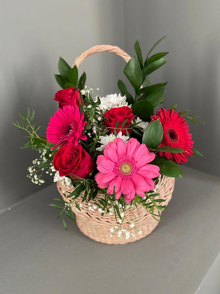 Цветочная композиция из Розы, Хризантемы и Герберы в корзине в Калиновской