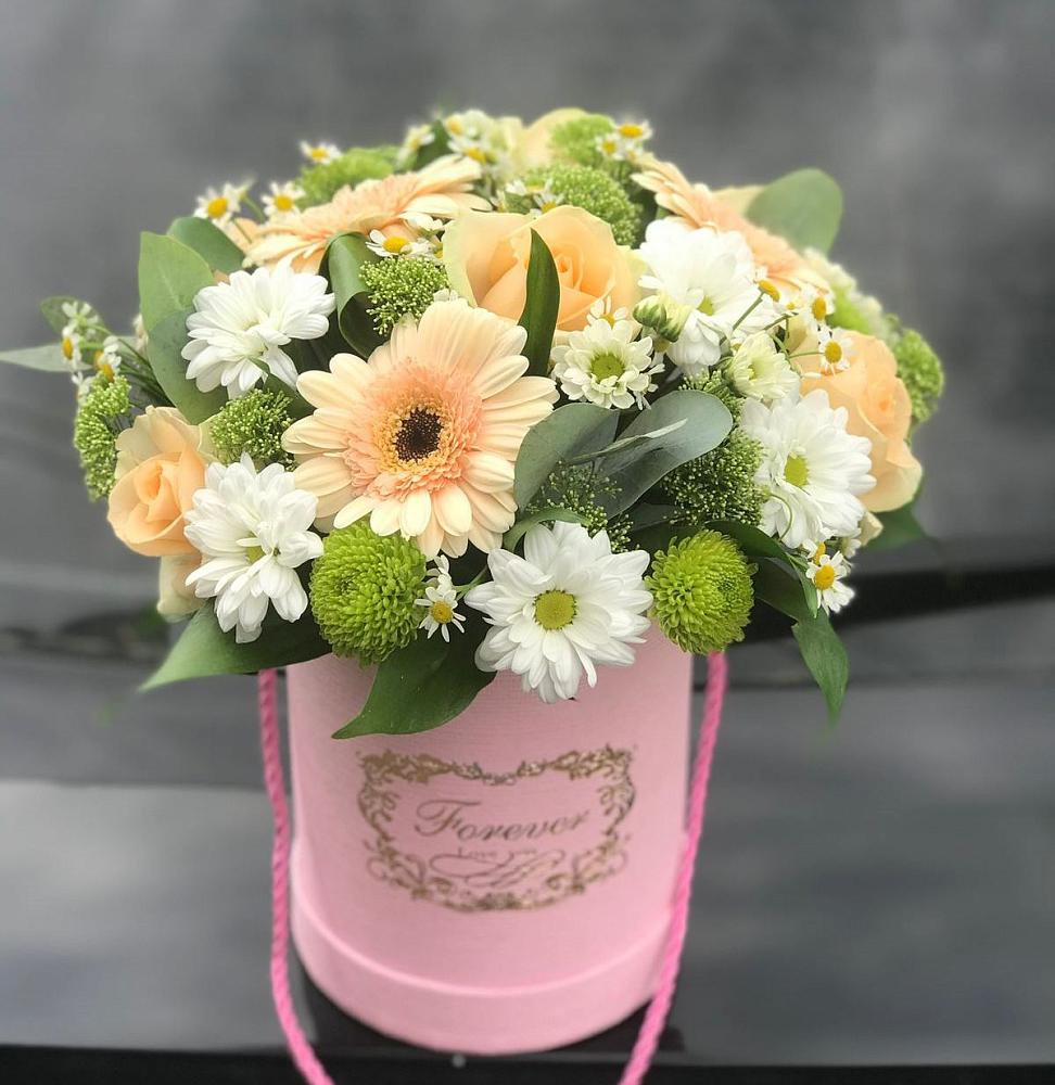 Цветочная композиция из Розы, Герберы и Хризантемы в шляпной коробке в Калиновской